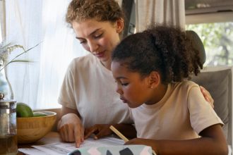 Faire l'école à la maison : comprendre les étapes et les enjeux...
